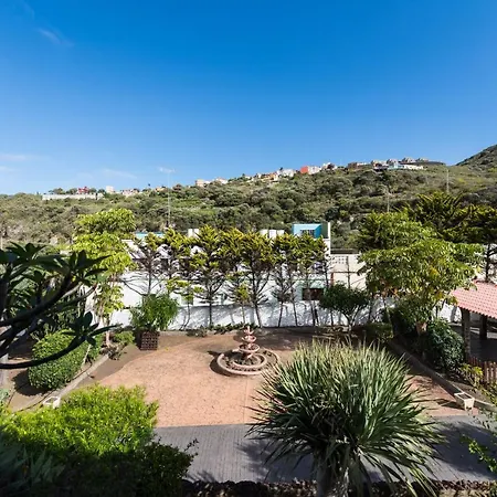 5br - Pool Parking & Tennis Court Villa